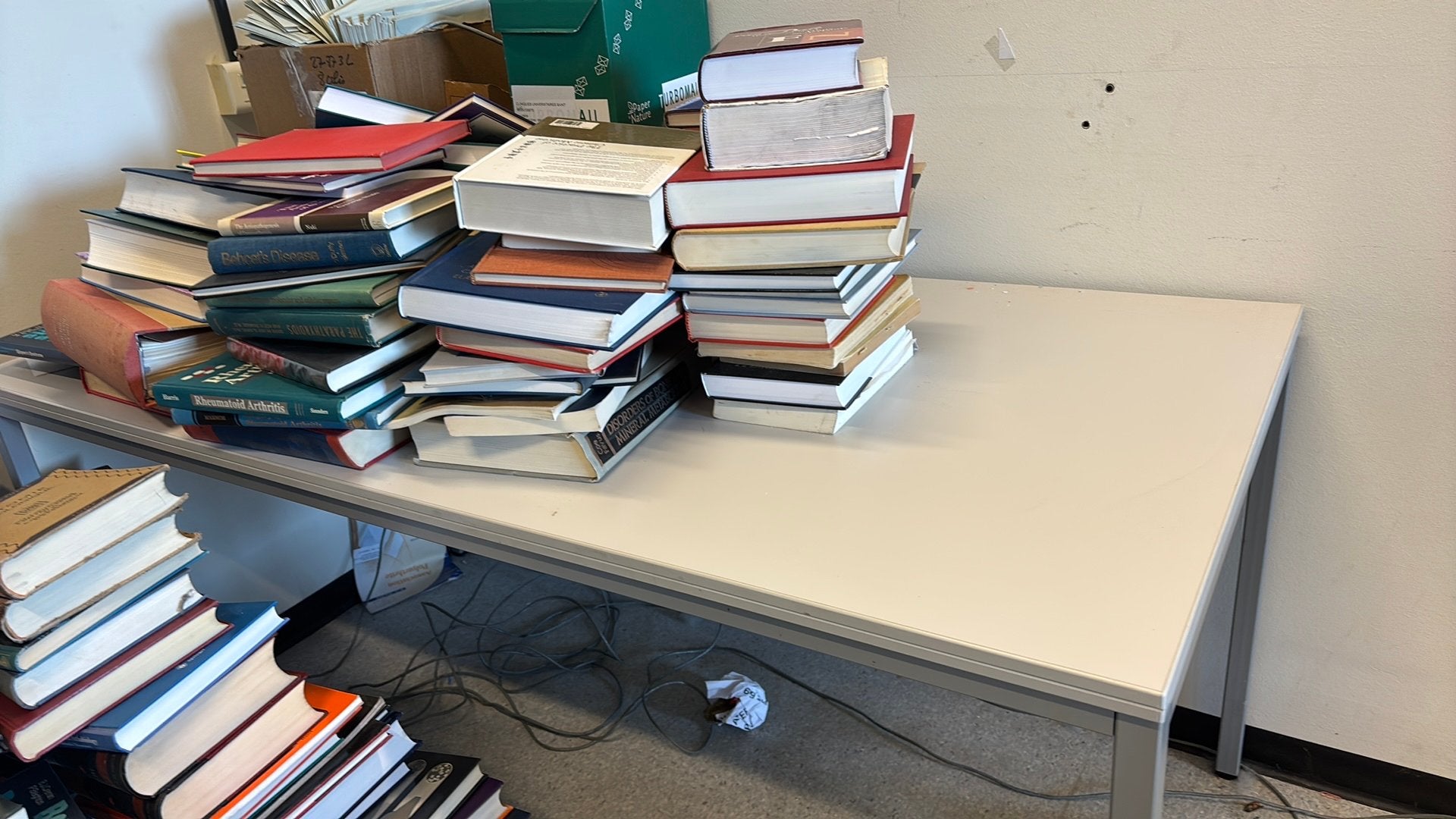 Table bureau gris clair, Bureau assis-debout, Autres matériaux, Comme neuf, Enlèvement
