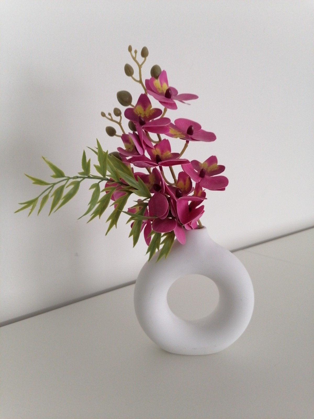 Vaasje met kunstbloemen, Ophalen of Verzenden