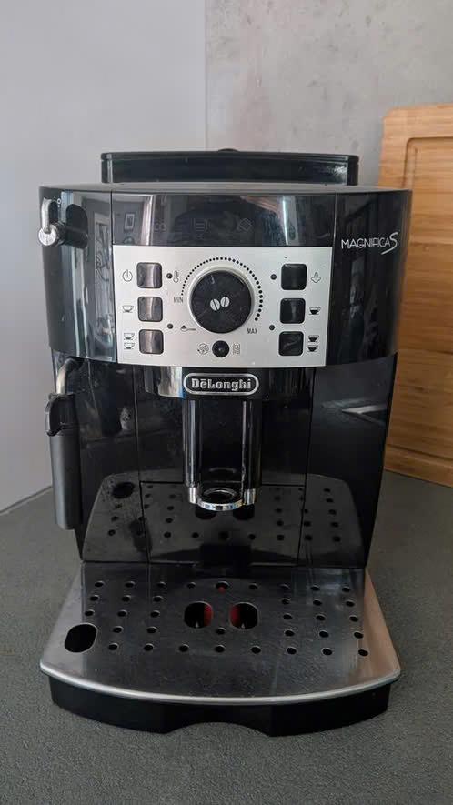 Delonghi magnifica s enkel voor onderdelen lees beschrijving, Elektronische apparatuur, Koffiezetapparaten, Ophalen, Zo goed als nieuw