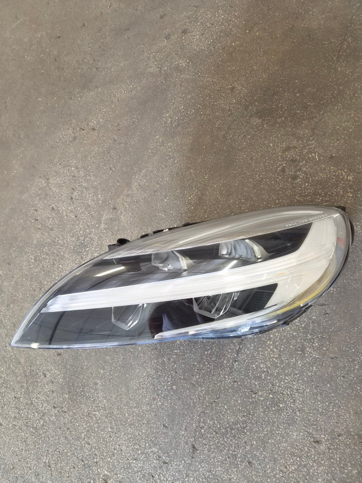 Phare Led avant gauche Volvo V40, Enlèvement, Utilisé, Volvo