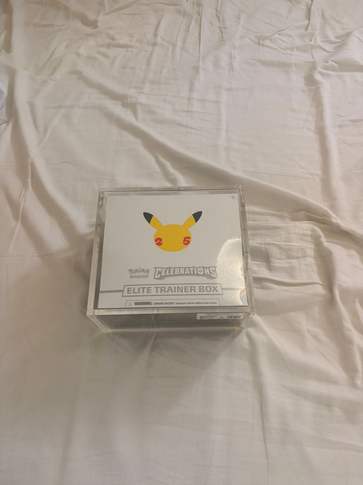 Pokemon Celebrations 25y ETB - Sealed + acryl case, Ophalen, Nieuw