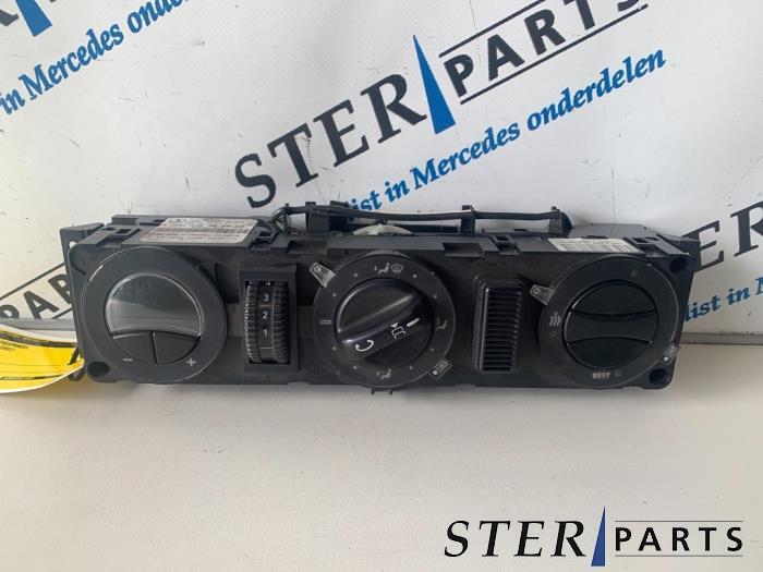 Kachel Bedieningspaneel van een Mercedes Vito, Gebruikt, -, Ophalen of Verzenden, -