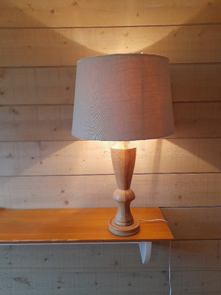 Belle lampe de table en bois avec abat-jour en tissu, Maison & Meubles, Enlèvement, Utilisé, Bois, Avec prise