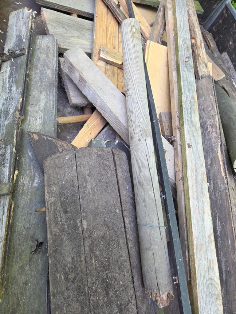 Gratis hout, remorc vol, Enlèvement