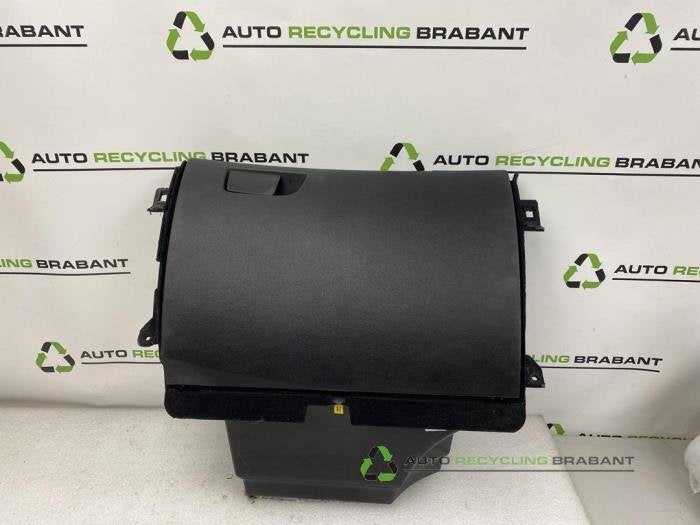Boîte à gants d'un Renault Megane, -, 3 mois de garantie, Utilisé, -