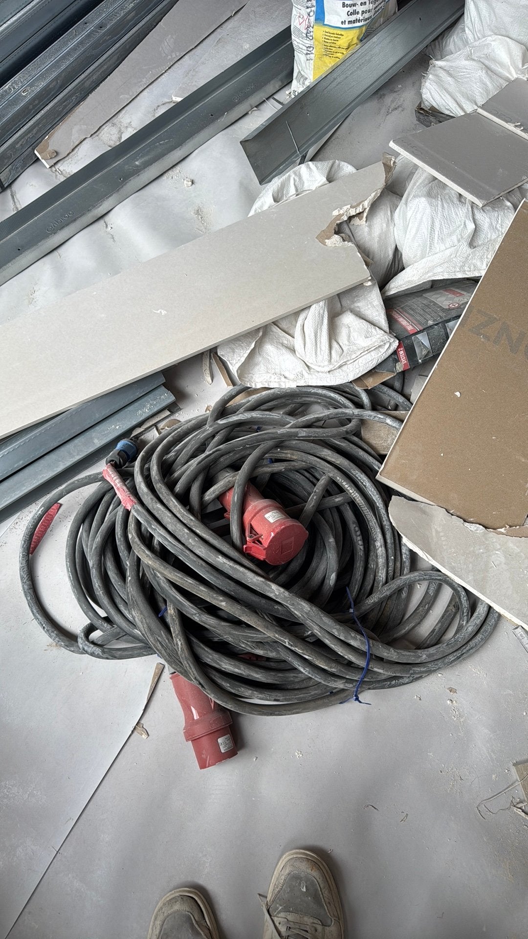 16 en 32 ampere kabel, Doe-het-zelf en Bouw, Elektriciteit en Kabels, Ophalen, Zo goed als nieuw