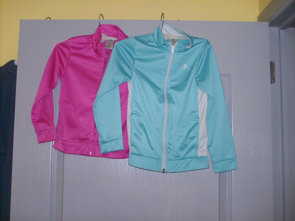 a vendre gilet 5 ans enfant, Enfants & Bébés, Enlèvement ou Envoi, Neuf, Fille, Pull ou Veste
