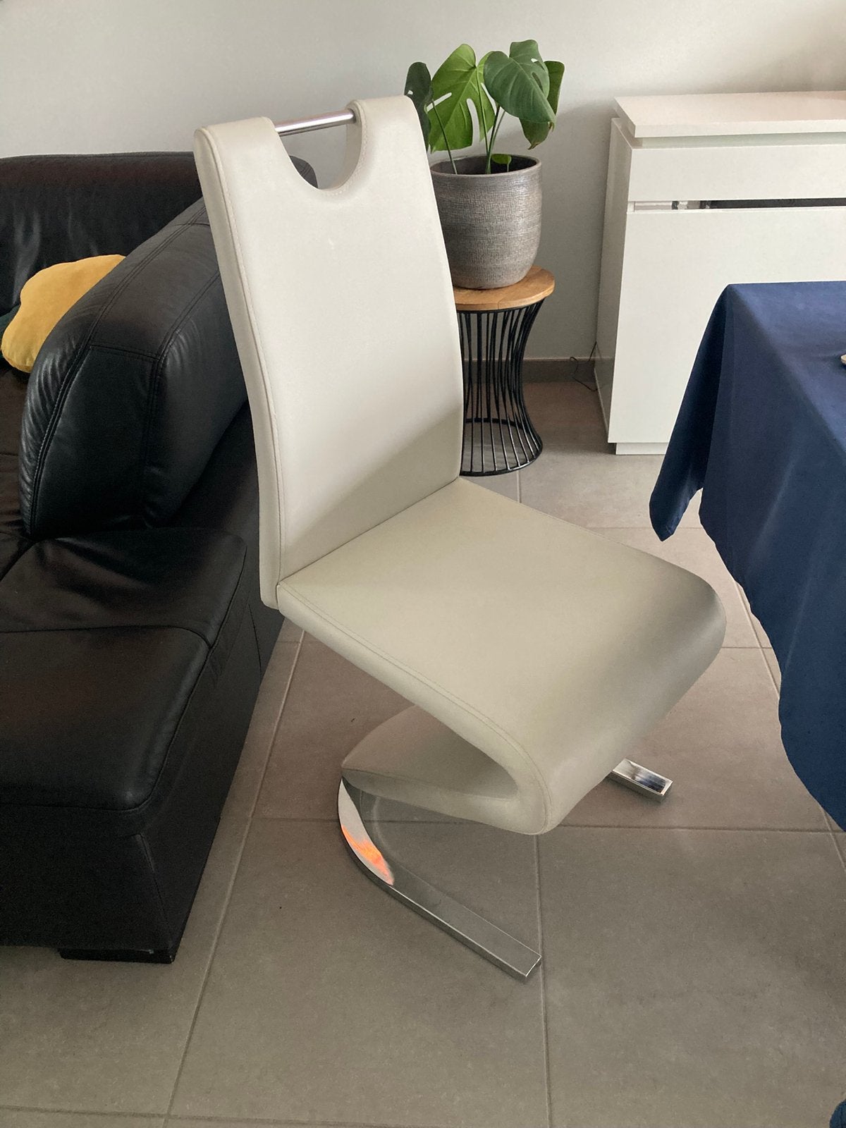 Witte strakke stoelen te koop, Enlèvement, Blanc, Deux, Synthétique