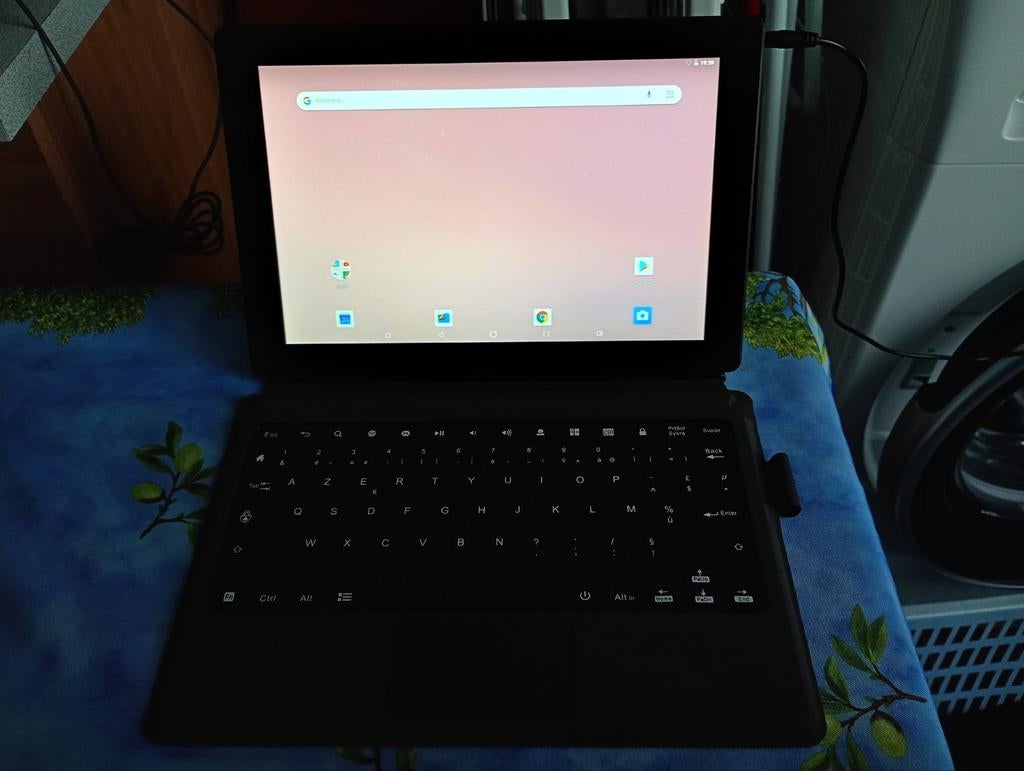 Tablette 10,1" KLIPAD avec clavier amovible, Enlèvement, Utilisé