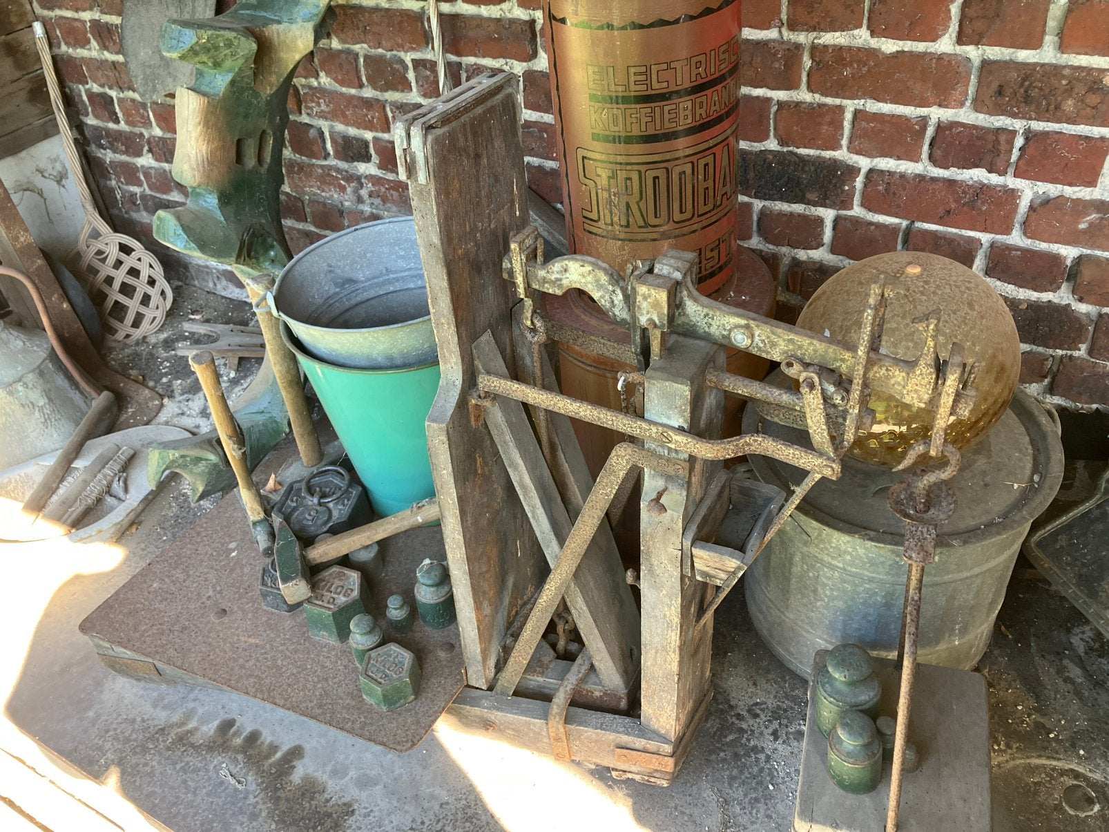 Antieke bascule weegschaal, Ophalen