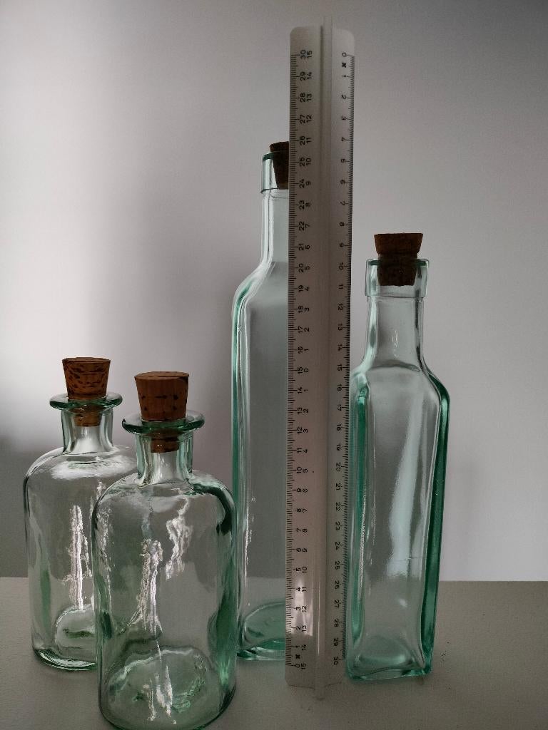 Set met 4 flessen in recycled glas, Huis en Inrichting, Keuken | Servies, Ophalen of Verzenden, Zo goed als nieuw, Glas, Overige typen