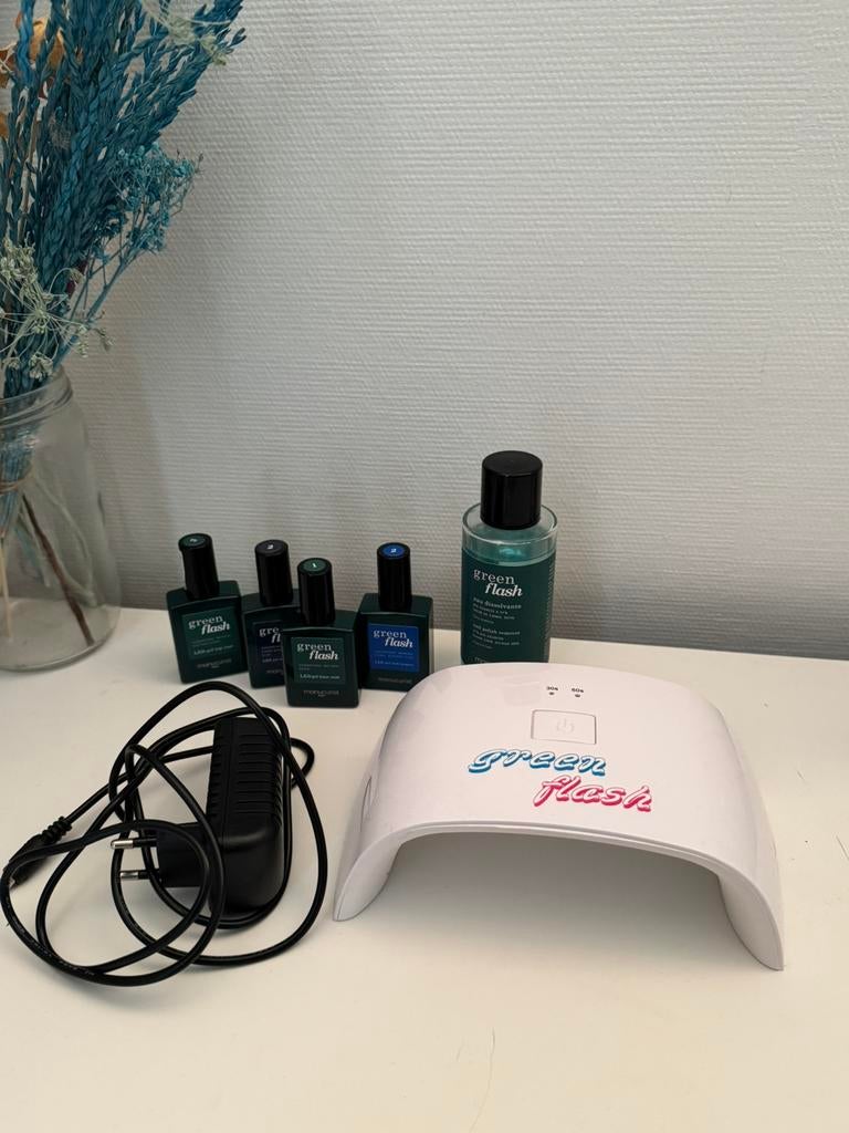 Kit manucurist vernis semi-permanent (jamais utilisé), Enlèvement ou Envoi, Comme neuf