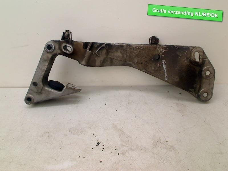SUPPORT BOITE DE VITESSES BMW 3 serie Gran Turismo (F34), Utilisé, BMW, Petuelring 130
80809  München, DE, Bayerische Motoren Werke AG