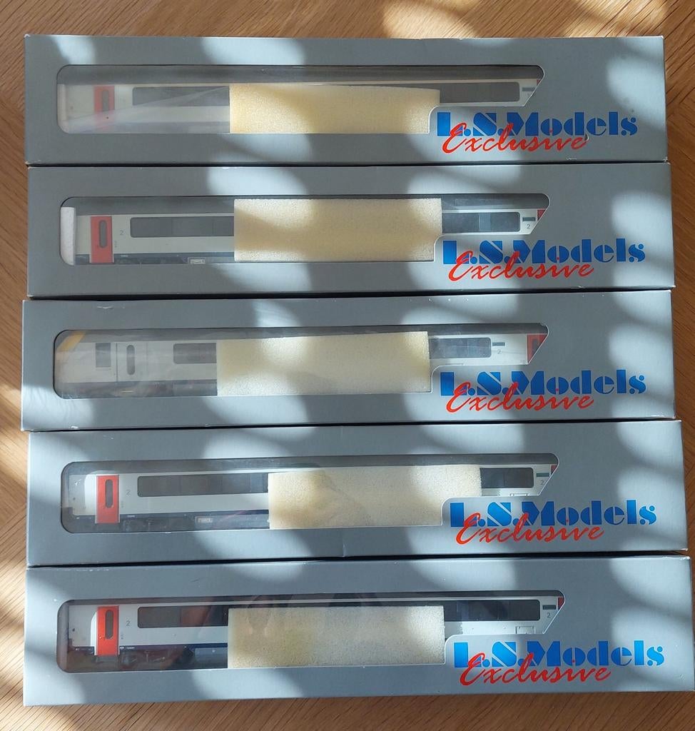 LS models set I-11 Bdx + A + B + B + B, Hobby & Loisirs créatifs, Trains miniatures | HO, Envoi