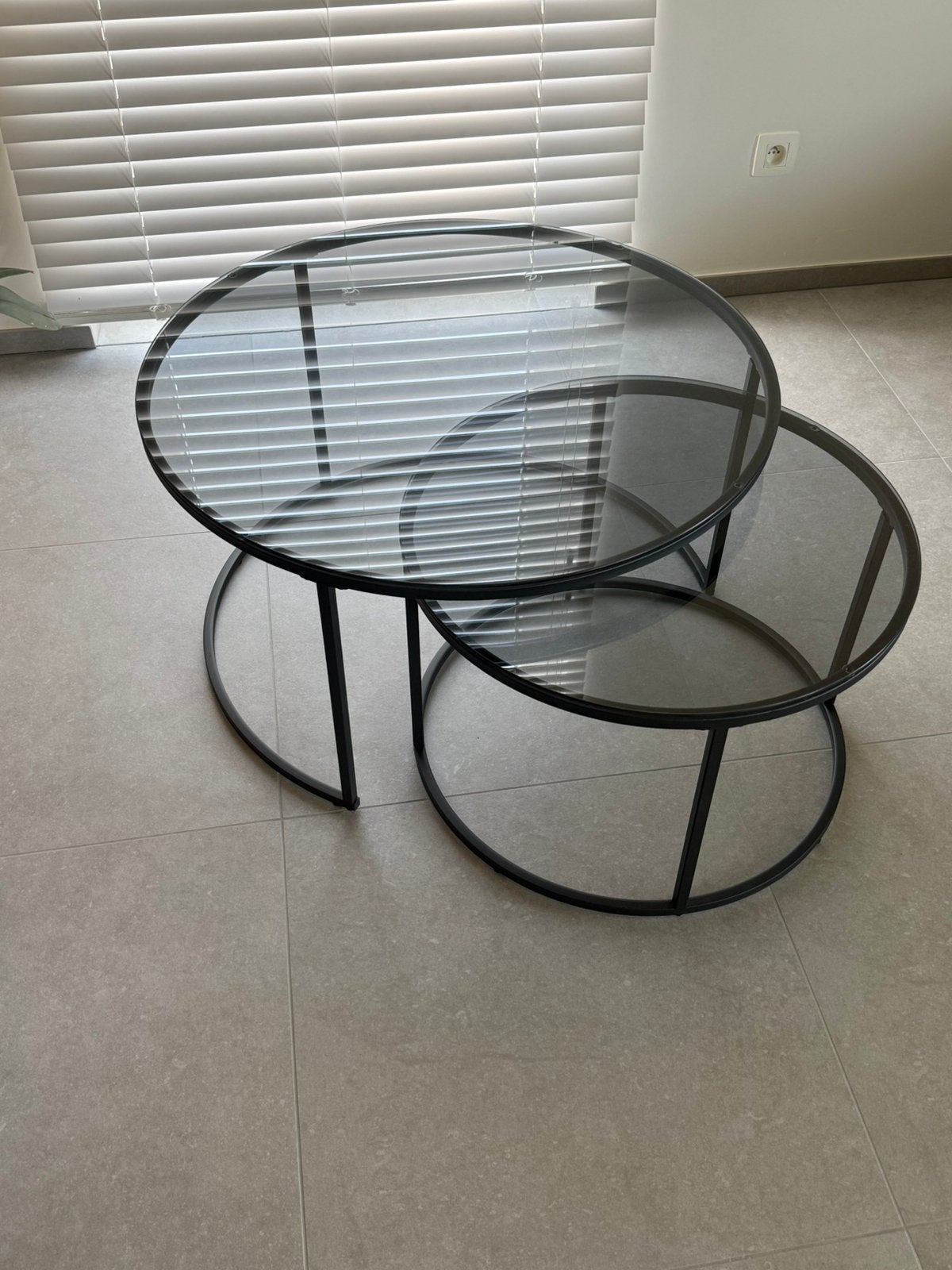 Tables gigognes en verre fumé, métal noir, Maison & Meubles, Gigogne, Rond, Comme neuf, Verre