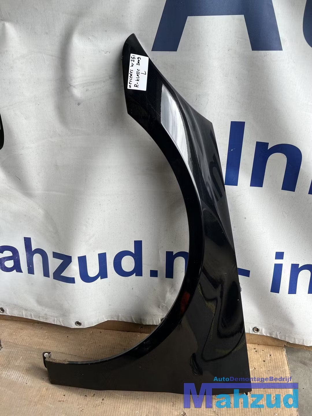 MERCEDES R KLASSE W251 ZWART links scherm zijscherm 2005-201, Mercedes-Benz AG, Mercedes-Benz, Utilisé, Mercedesstrasse 120
70372  Stuttgart, DE