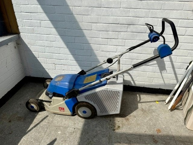 Tondeuse à gazon électrique Yamaha YLE 242, Jardin & Terrasse, Tondeuses à gazon, Utilisé, Tondeuses à gazon électriques, 40 à 49 cm