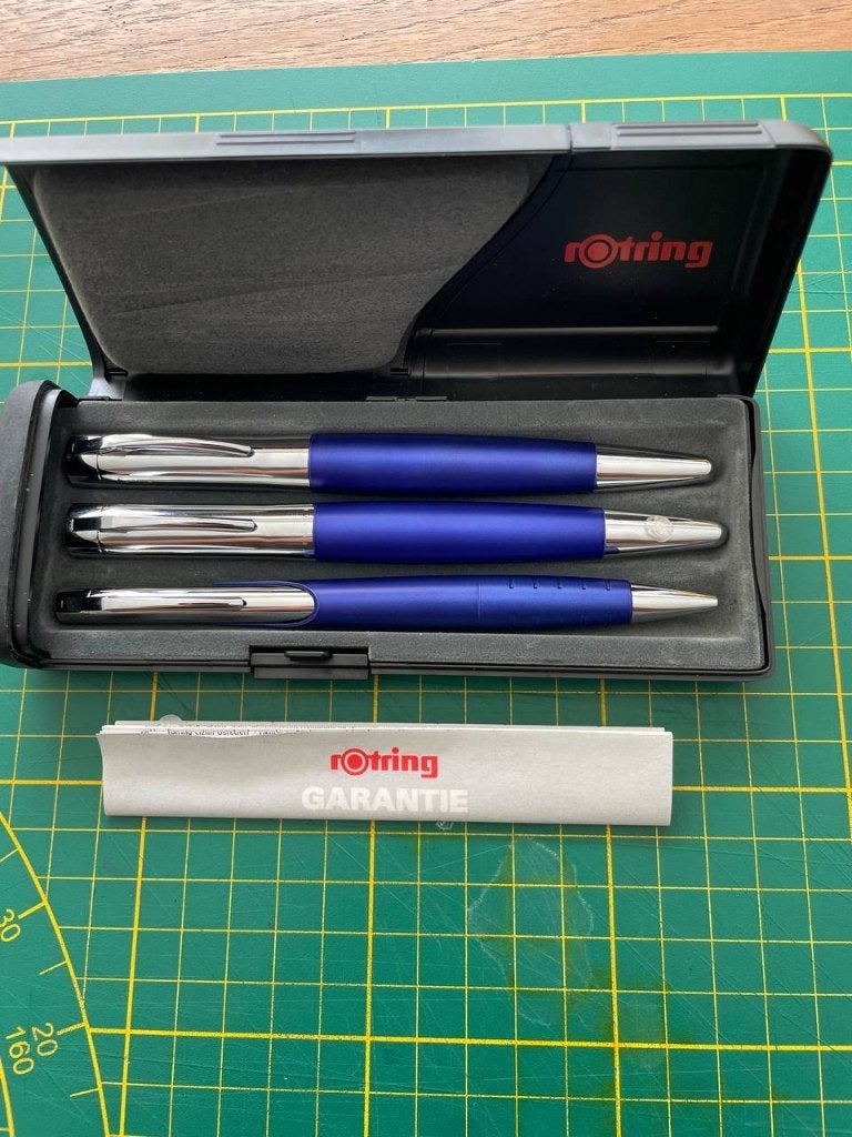 Rotirng Initial Blue Fountain/Rollerball/Ballpoint Set, Enlèvement ou Envoi