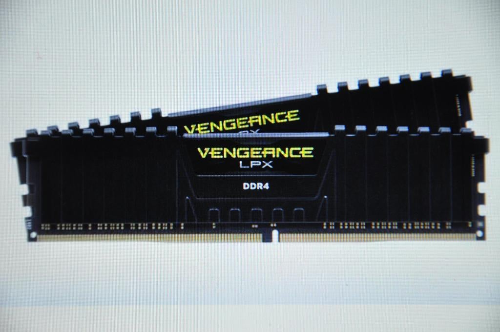 RAM Corsair Vengeance LPX DDR4 32GB (2x16GB) 2400 MHz, Informatique & Logiciels, Mémoire RAM, Envoi, Utilisé, DDR4, 32 GB