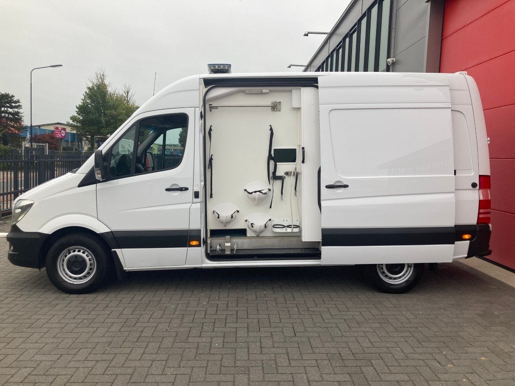 Mercedes-Benz Sprinter 319 CDI Ambulance L2H2 (bj 2018), Auto's, Automaat, Euro 6, Mercedes-Benz, Bedrijf