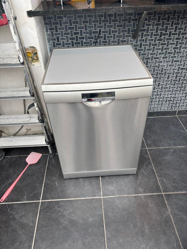 Lave vaisselle bosch code erreur E09, Ophalen, Gebruikt, Minder dan 10 liter, Energieklasse A of zuiniger