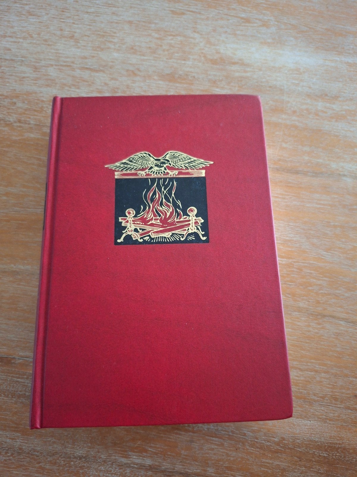 Boek de haard en de arend, Ophalen of Verzenden, Zo goed als nieuw