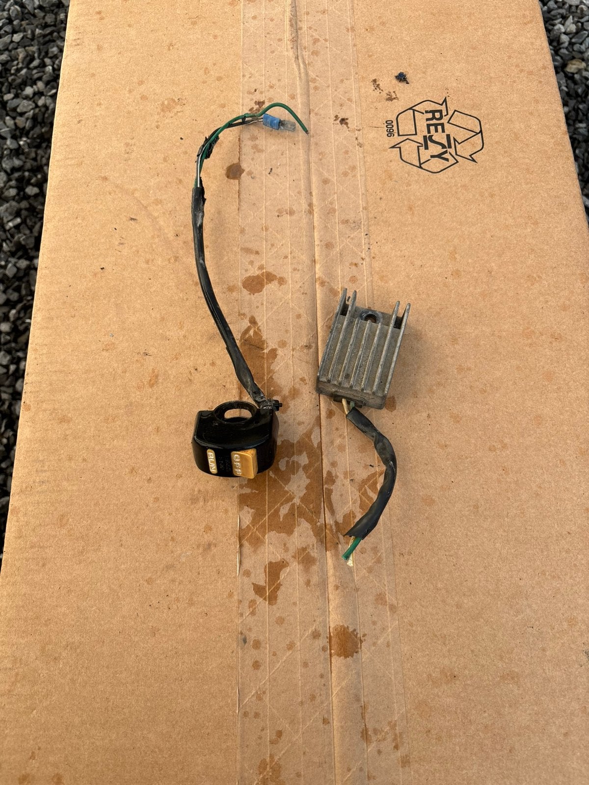 Régulateur de tension + bouton coupe circuit honda xr 600, Motos, Enlèvement ou Envoi