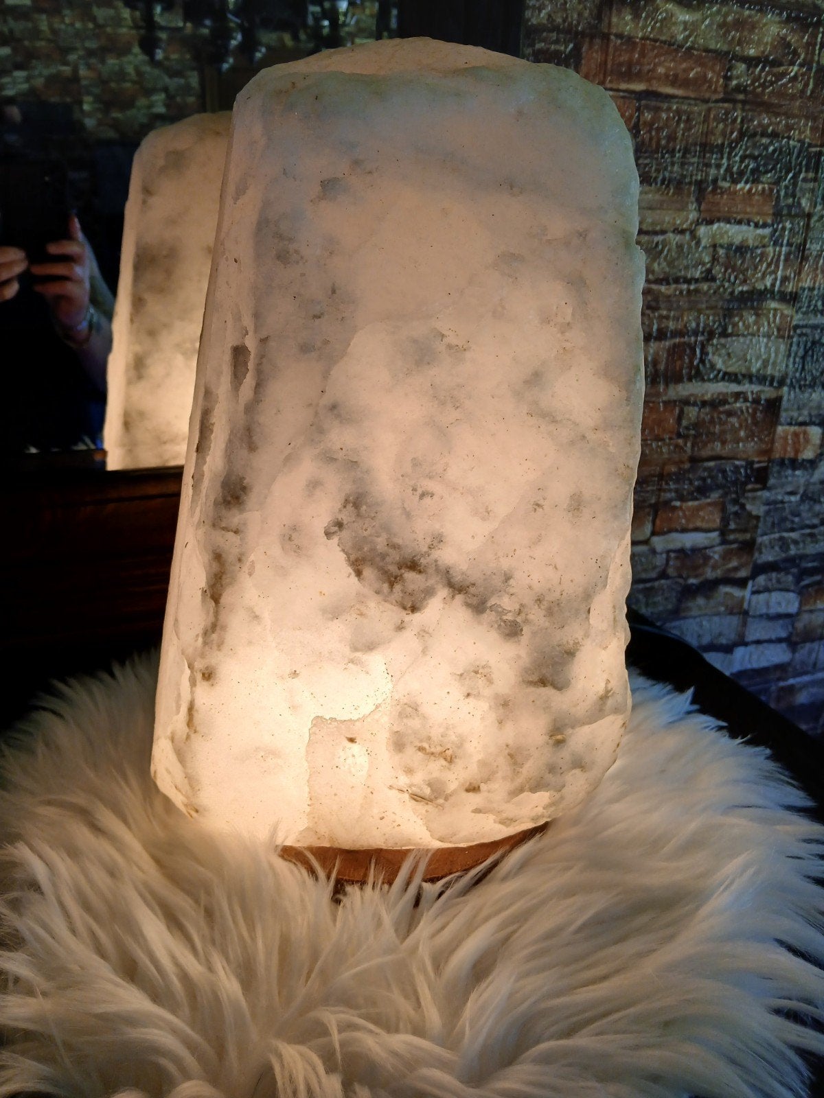 Één witte zoutlamp is 38 cm hoog en weegt 40 kg, Ophalen