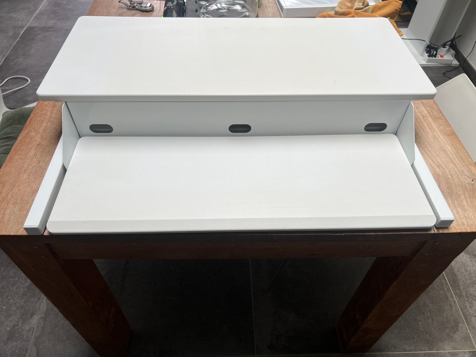 Bureauverhoger AirRise Pro, Maison & Meubles, Bureaux, 82 cm, Bureau assis-debout, Enlèvement, Utilisé
