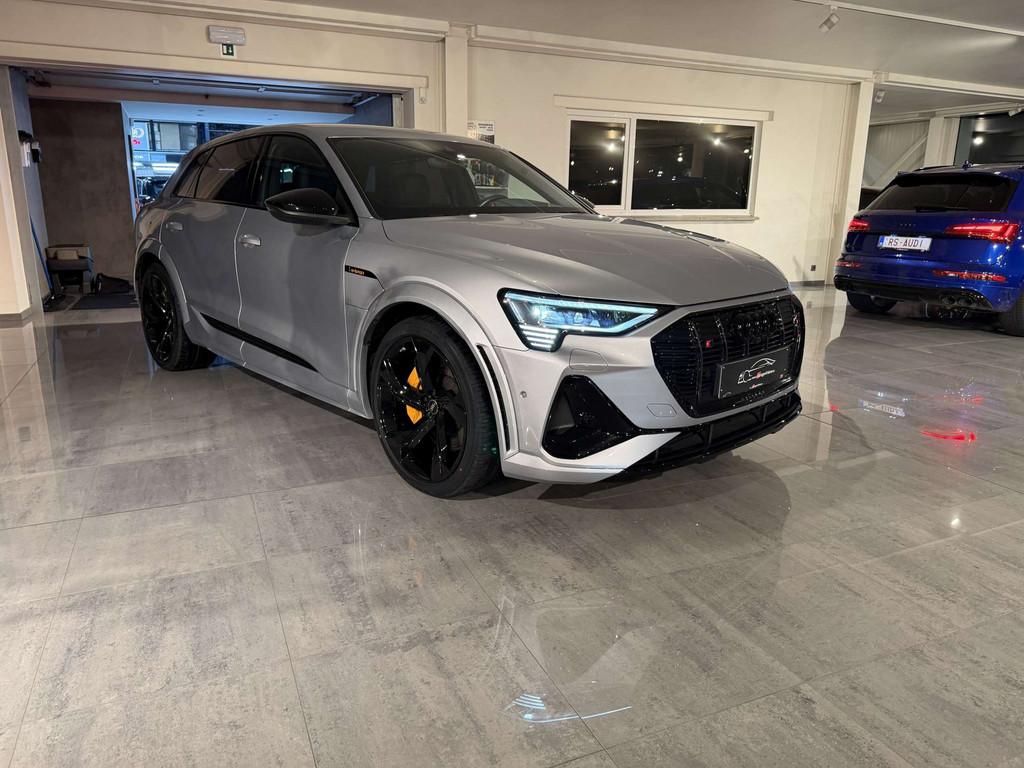 Audi Q8 e-tron SOLD BIJ GARAGE VRIENS YVES BV! (bj 2022), Auto's, Automaat, Gebruikt, Leder, 5 zetels