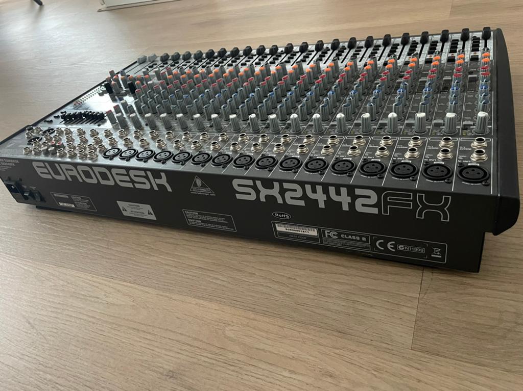 Mixeur Behringer Eurodesk SX2442FX + Flight Case robuste !, Enlèvement, Comme neuf