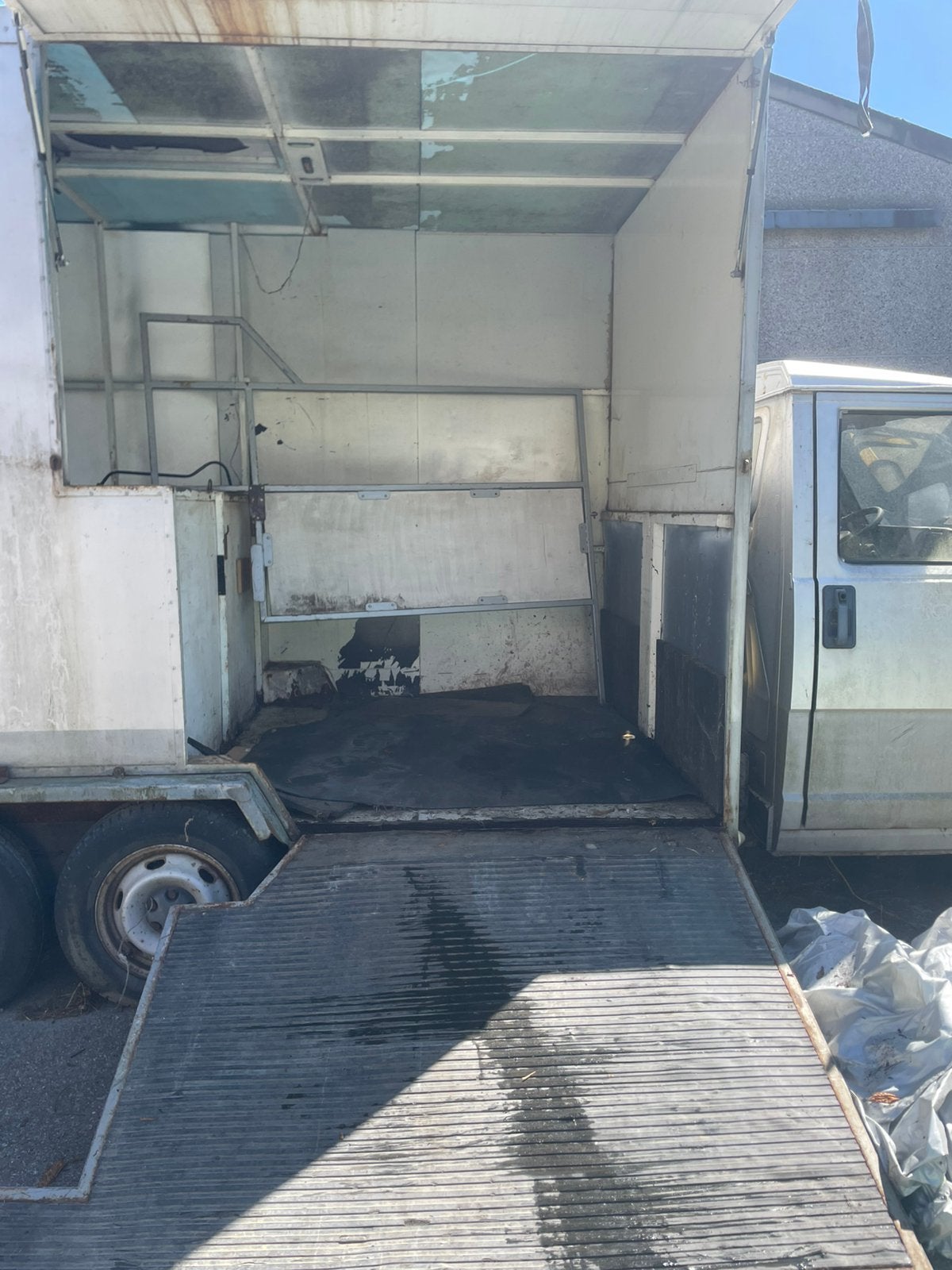 Camion permis b, Enlèvement, Utilisé, Remorque 2 chevaux