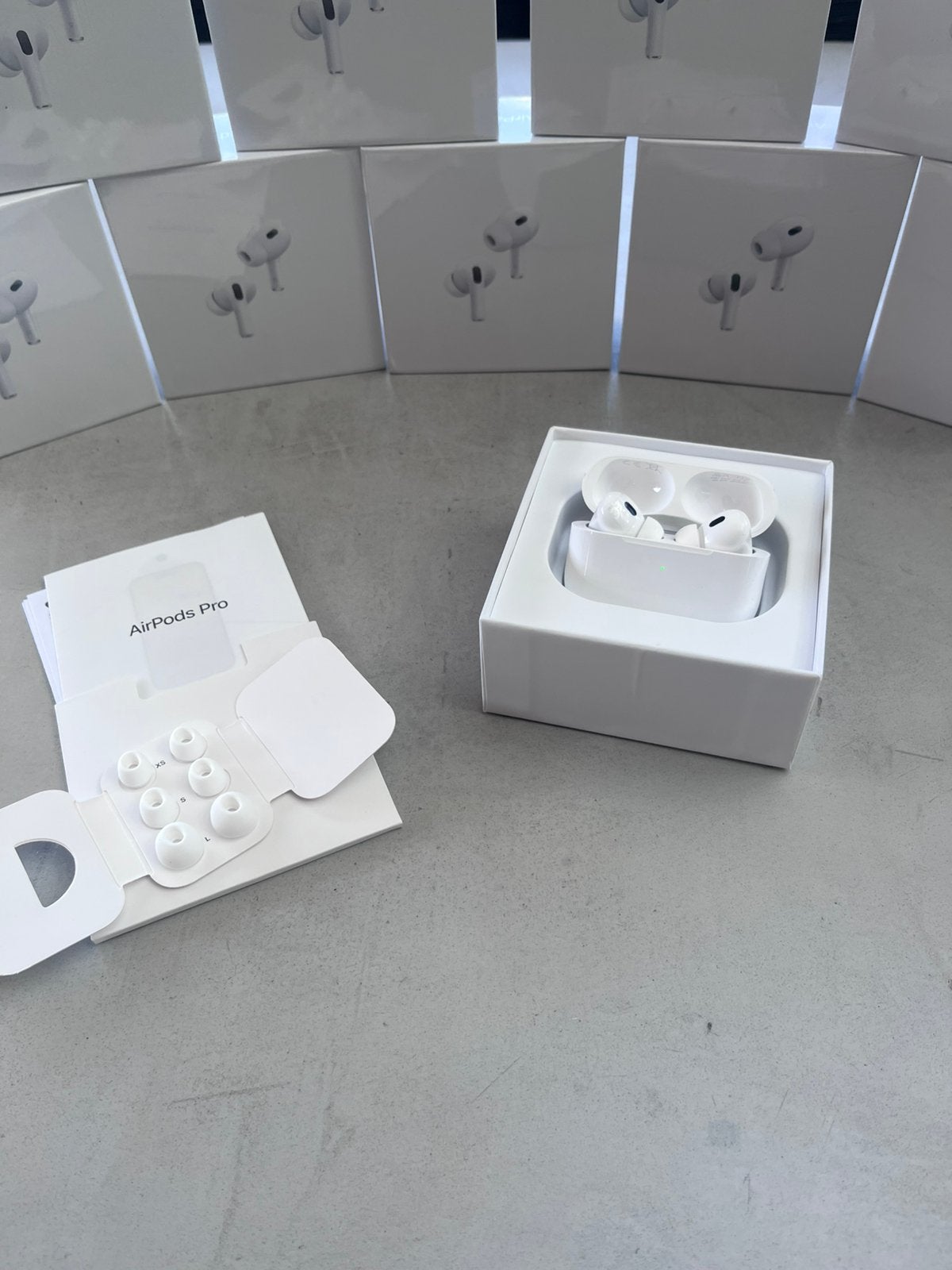 AirPods Pro 2 — Emballés dans une boîte, Enlèvement ou Envoi, Comme neuf, Chargement sans fil
