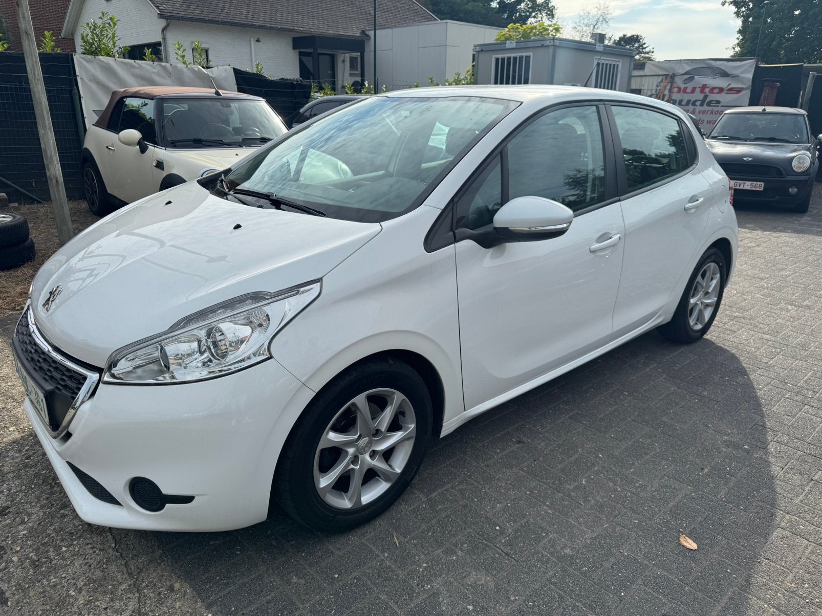 Peugeot 208 automaat 1.2 benzine, Auto's, Peugeot, Automaat, Stof, Zwart, Wit