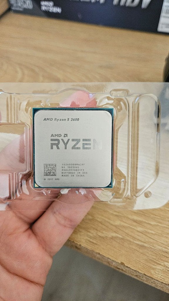 AMD Ryzen 5 2600 (6 Cores / 12 Threads) with Stock Cooler, Computers en Software, Processors, Zo goed als nieuw, 6-core, 12-core