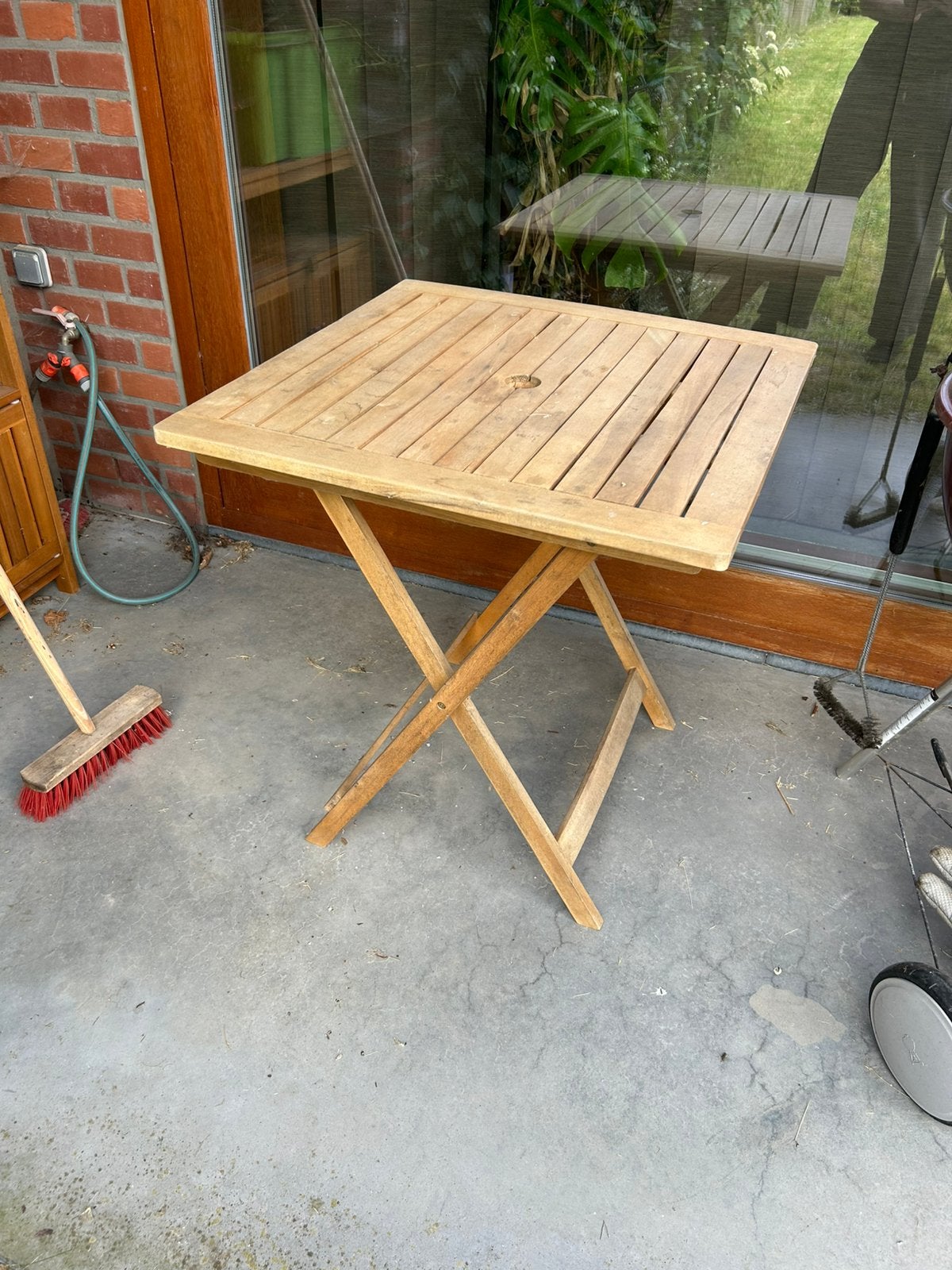 Houten tuintafeltje, Ophalen, Gebruikt