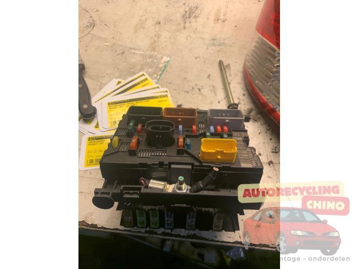 Boîte à fusibles d'un Peugeot 207, -, 3 mois de garantie, Utilisé, -