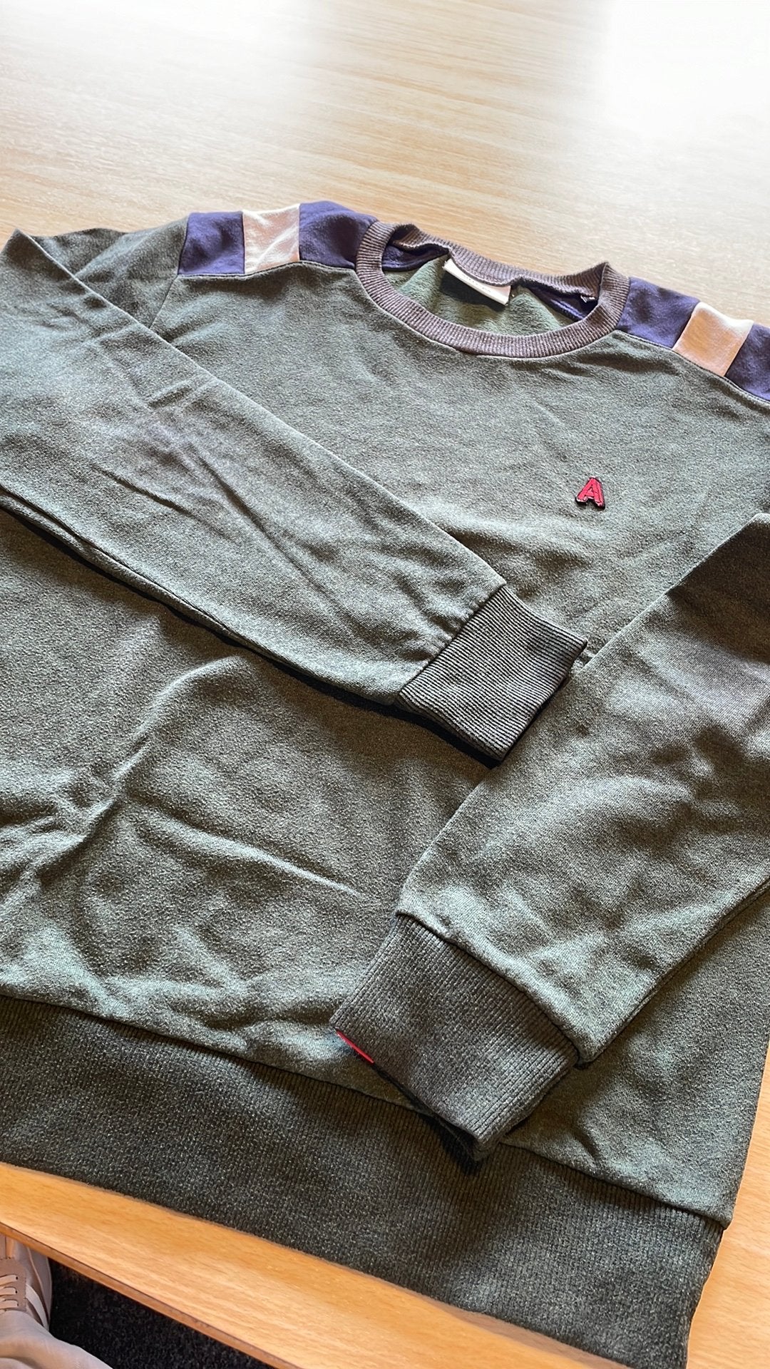 Sweater Antwrp groen met blauwe schouders maat M, Kleding | Heren, Truien en Vesten, Ophalen of Verzenden, Gedragen, Maat 48/50 (M)