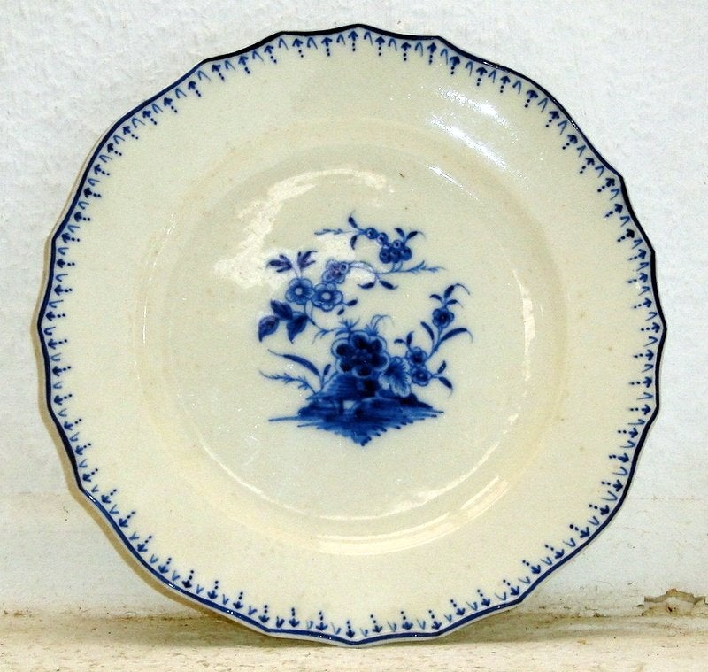 ASSIETTE PORCELAINE de TOURNAI décor "FAUX MILLE COTES", Enlèvement