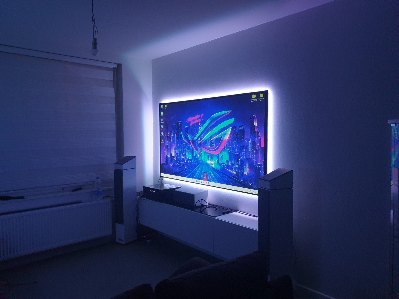Vidéo-Projecteur Ultra HD 4k+Ecran 215cm+Ambilight synchro, Enlèvement
