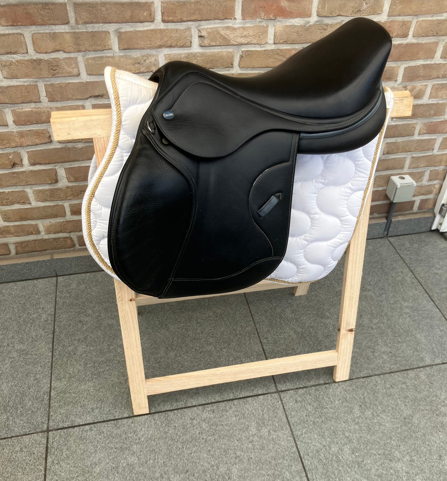 Springzadel Ikonic 17 inch, Ophalen of Verzenden, Zo goed als nieuw