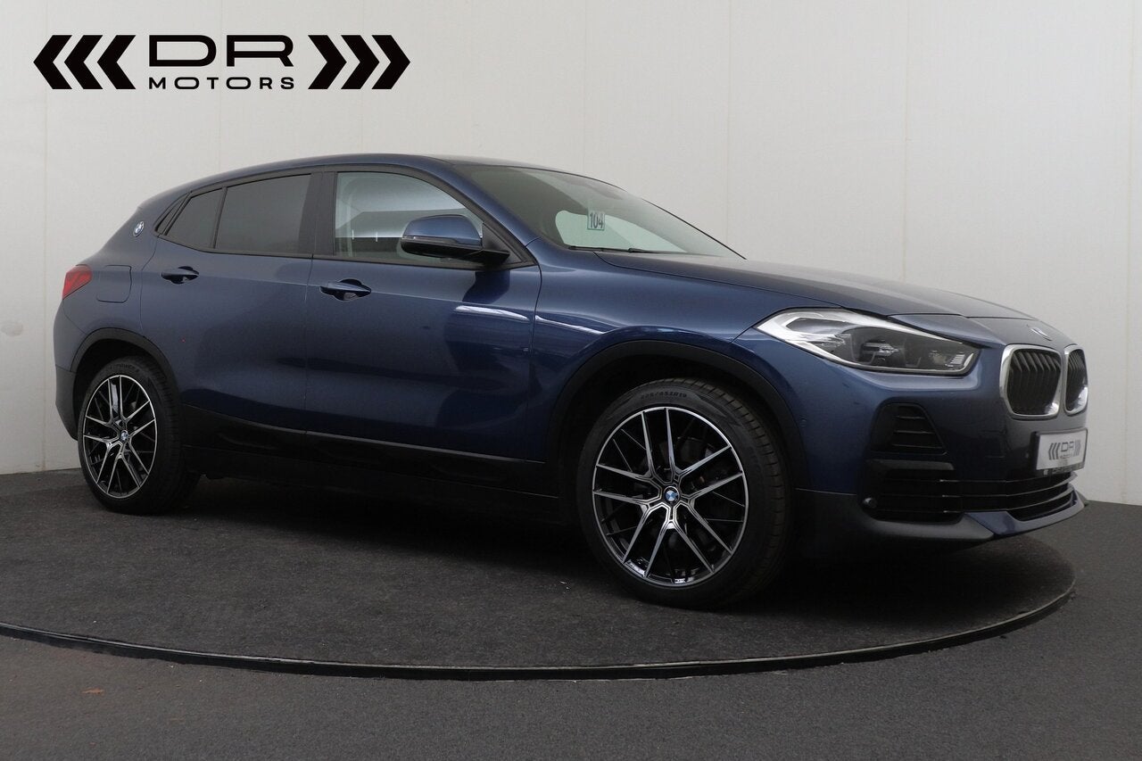 BMW X2 25e A xDRIVE HYBRID - LEDER - CAMERA - HEAD UP - VER, Bedrijf, 5 zetels, 5 deurs, Hybride Elektrisch/Benzine