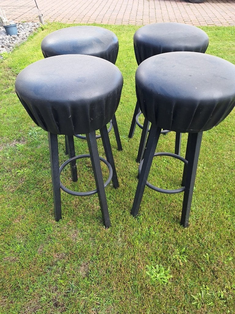 Set van 4 zwarte barkrukken in goede staat, Ophalen, Gebruikt, Met voetsteun, 60 tot 90 cm