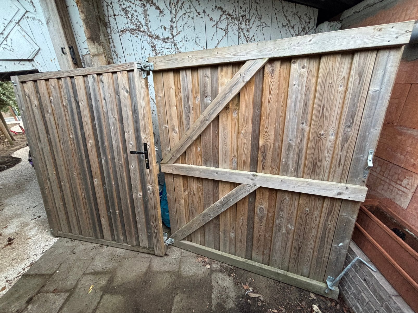 Dubbele houten poort, Tuin en Terras, Ophalen, Gebruikt, 150 tot 200 cm, Draaipoort