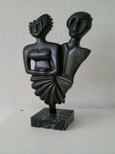 "THE DANCERS" Dynamisch beeld uit zwarte steen, Antiquités & Art, Art | Sculptures & Bois, Statue, Pierre ou céramique, Groupe de personnes