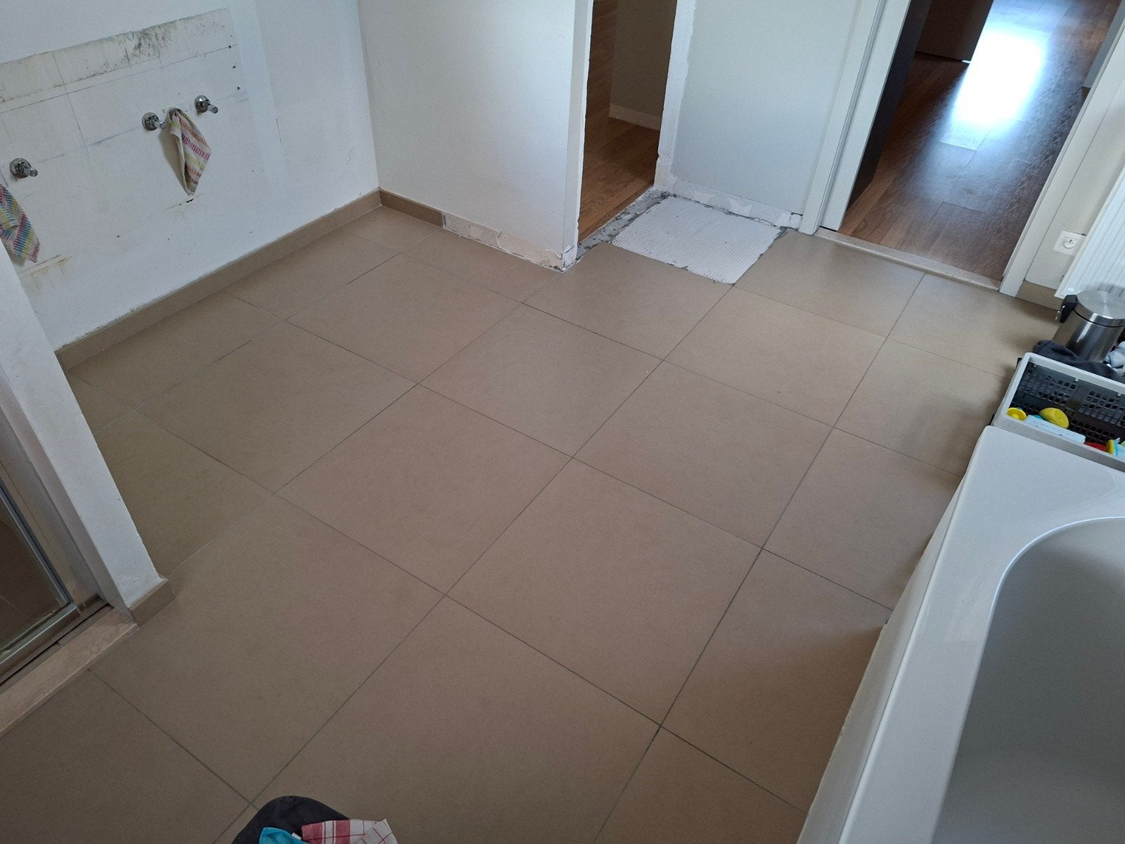 Carreaux bruns, Enlèvement