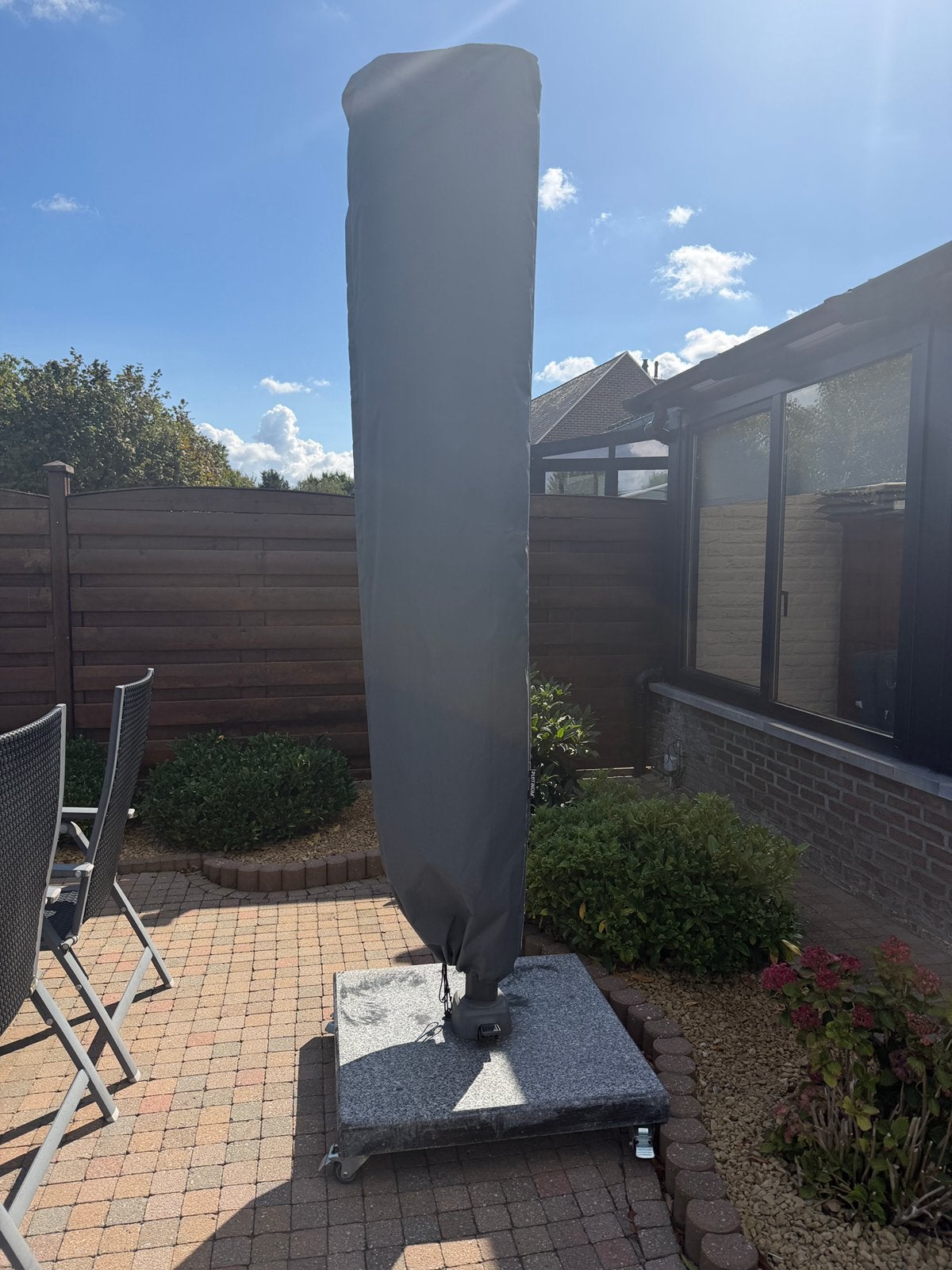 Zweefparasol met hoes en verrijdbare parasolvoet, Ophalen, Zo goed als nieuw, Parasolvoet