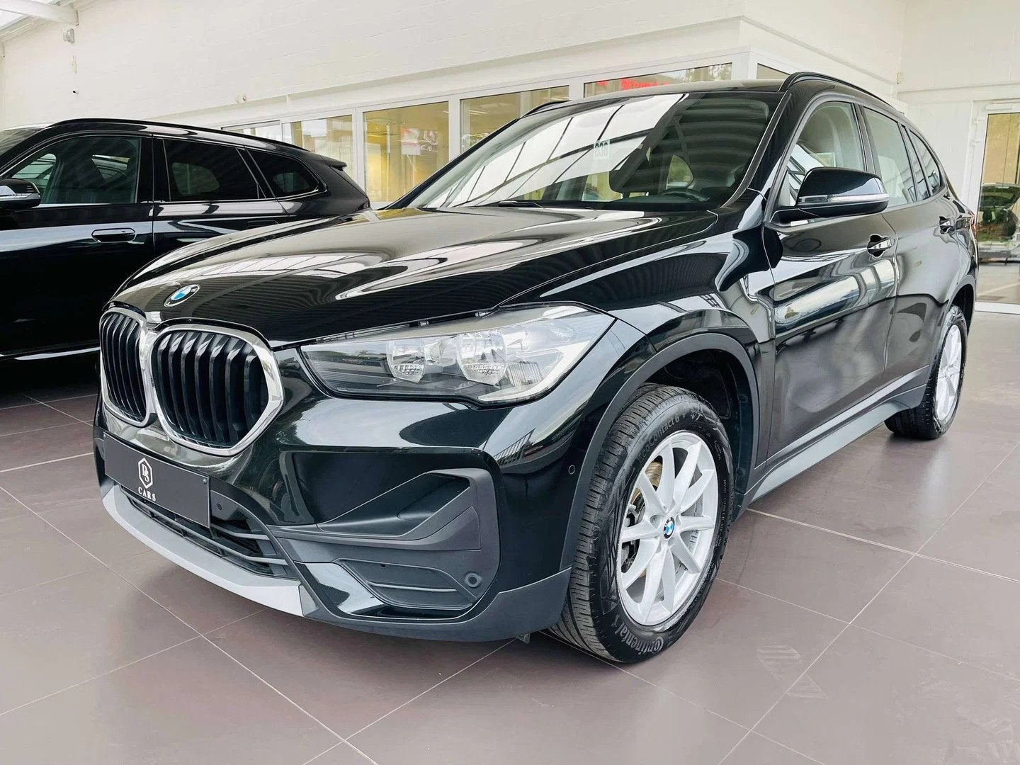 BMW X1 1.5 dA * GARANTIE + GPS PRO + AIRCO * (bj 2022), Auto's, Stof, Gebruikt, Euro 6, Zwart