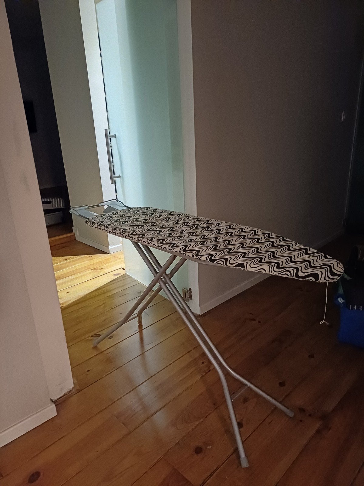 TABLE À REPASSER PLIANTE – PARFAIT ÉTAT, Enlèvement, Neuf