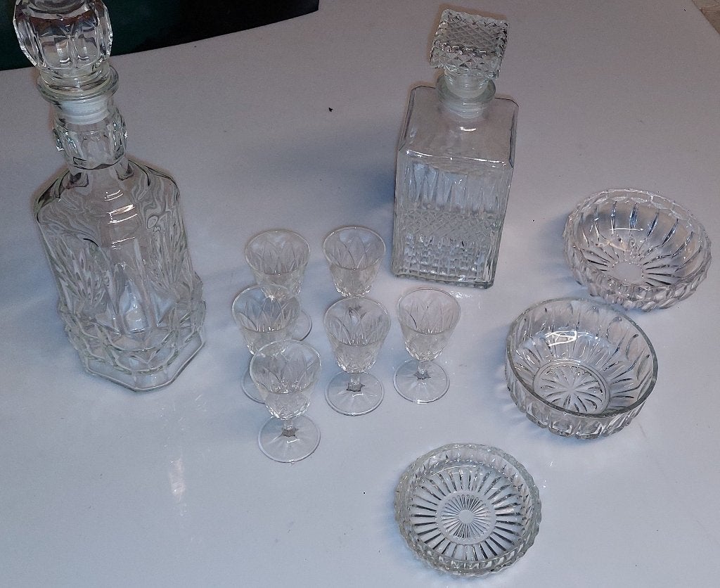 Set à liqueur vintage : 11 pièces avec carafes, verres, bols, Enlèvement ou Envoi